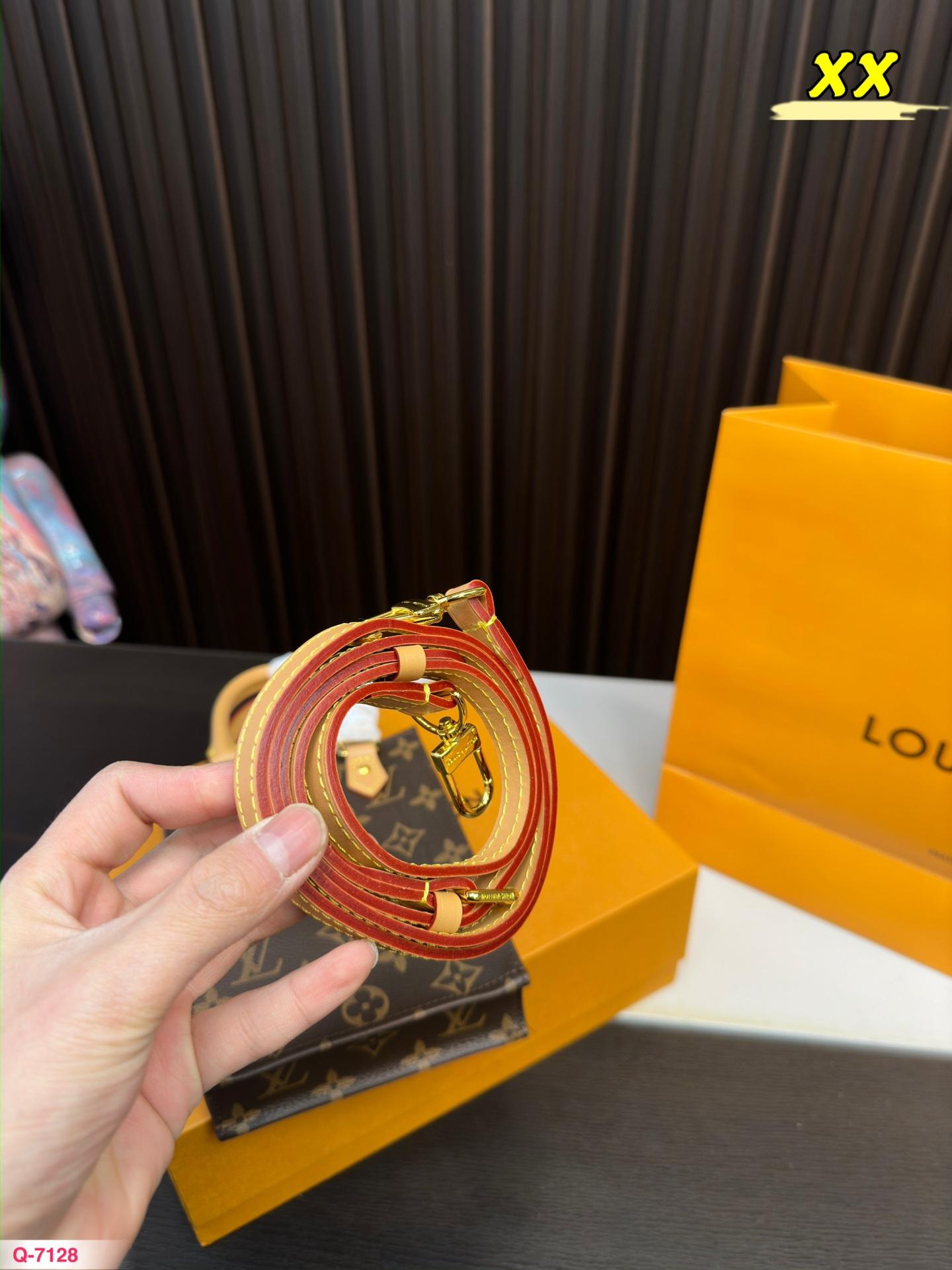Replica Louis Vuitton Bag 14*18CM