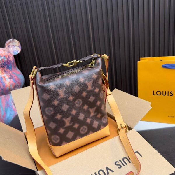 Replica Louis Vuitton Bag 22*18CM