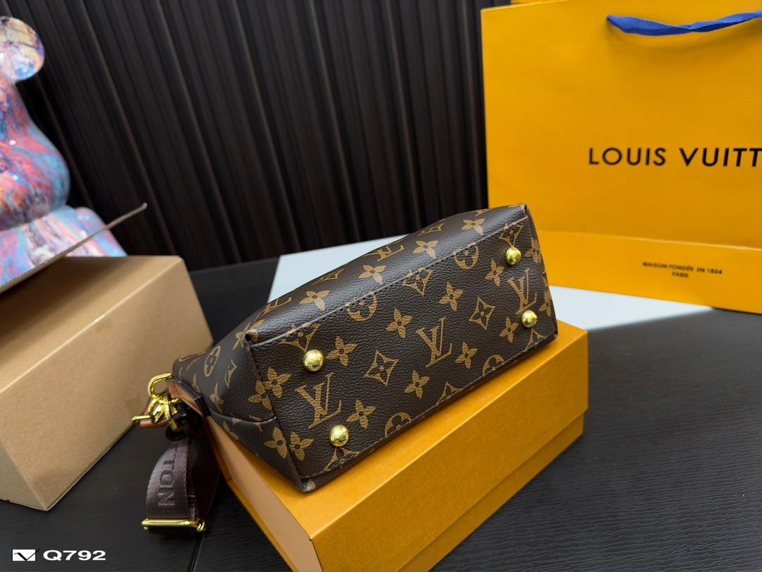 Replica Louis Vuitton Bag 15*20CM