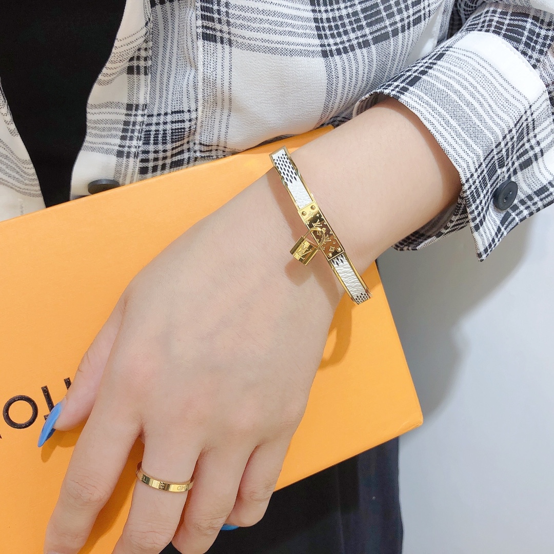 Replica LOUIS VUITTON Bangle