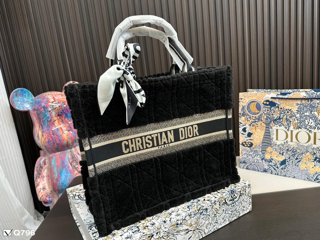 Replica Dior Bag   24*20CM/33*26CM/38*32CM