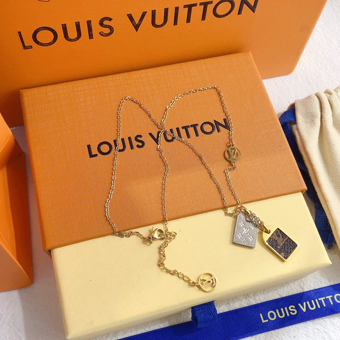Replica LOUIS VUITTON Necklace