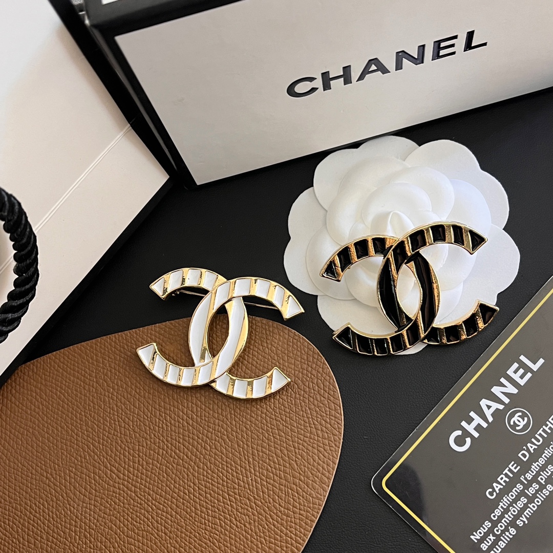Replica CHANEL Brooch