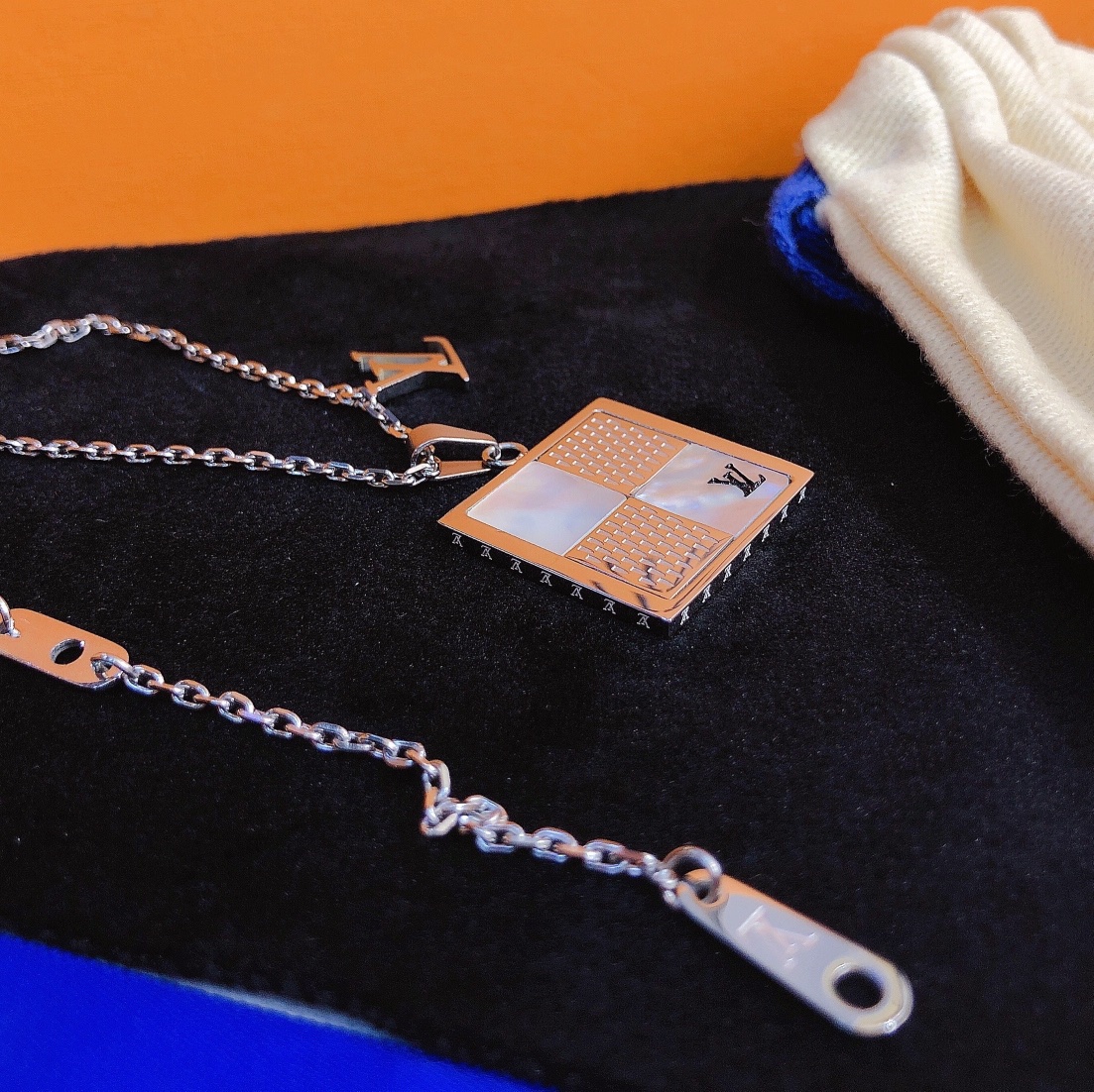 Replica LOUIS VUITTON Necklace