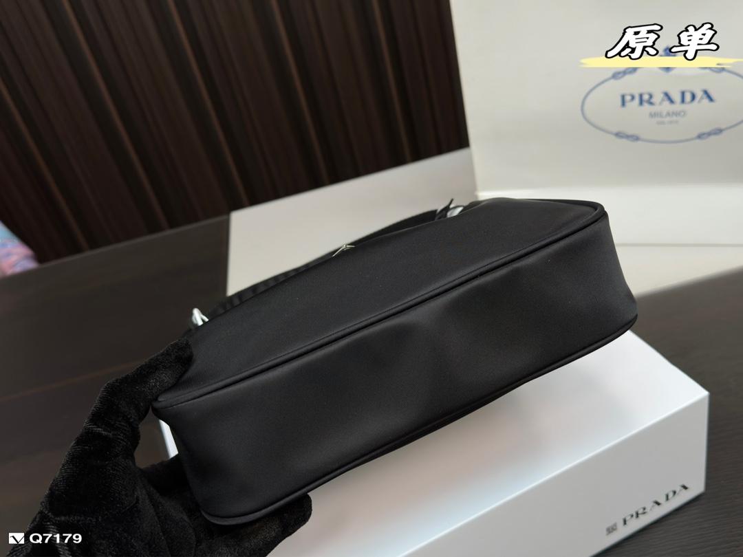 Replica Prada Bag 11*21CM