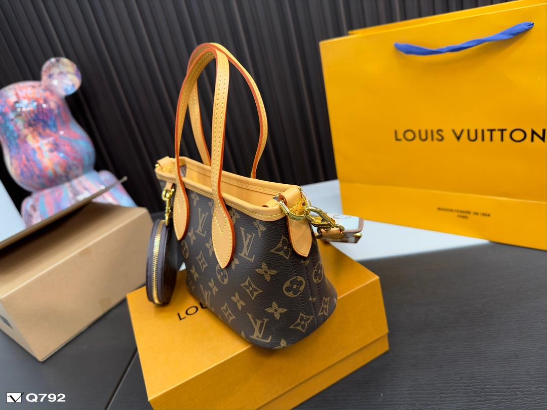 Replica Louis Vuitton Bag 13*19CM