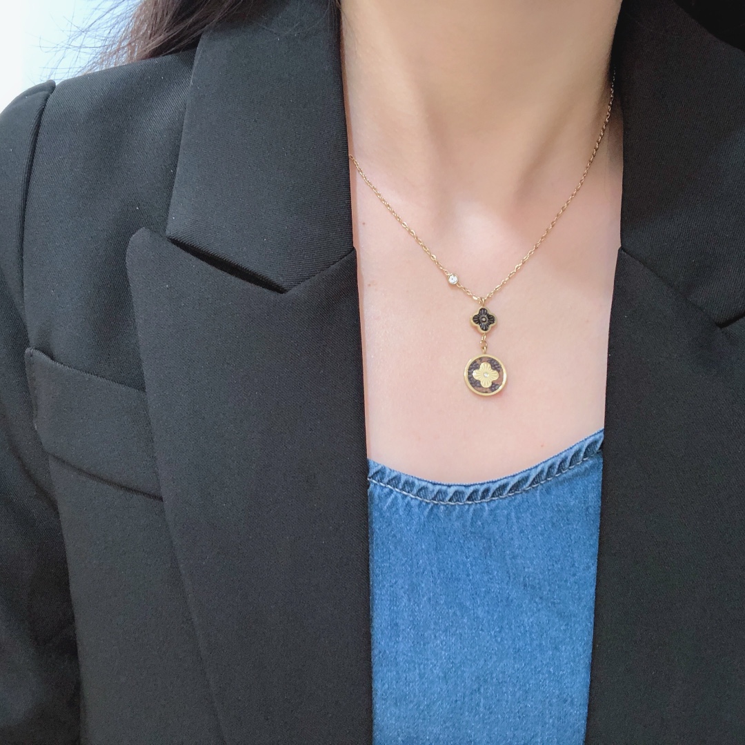 Replica LOUIS VUITTON Necklace
