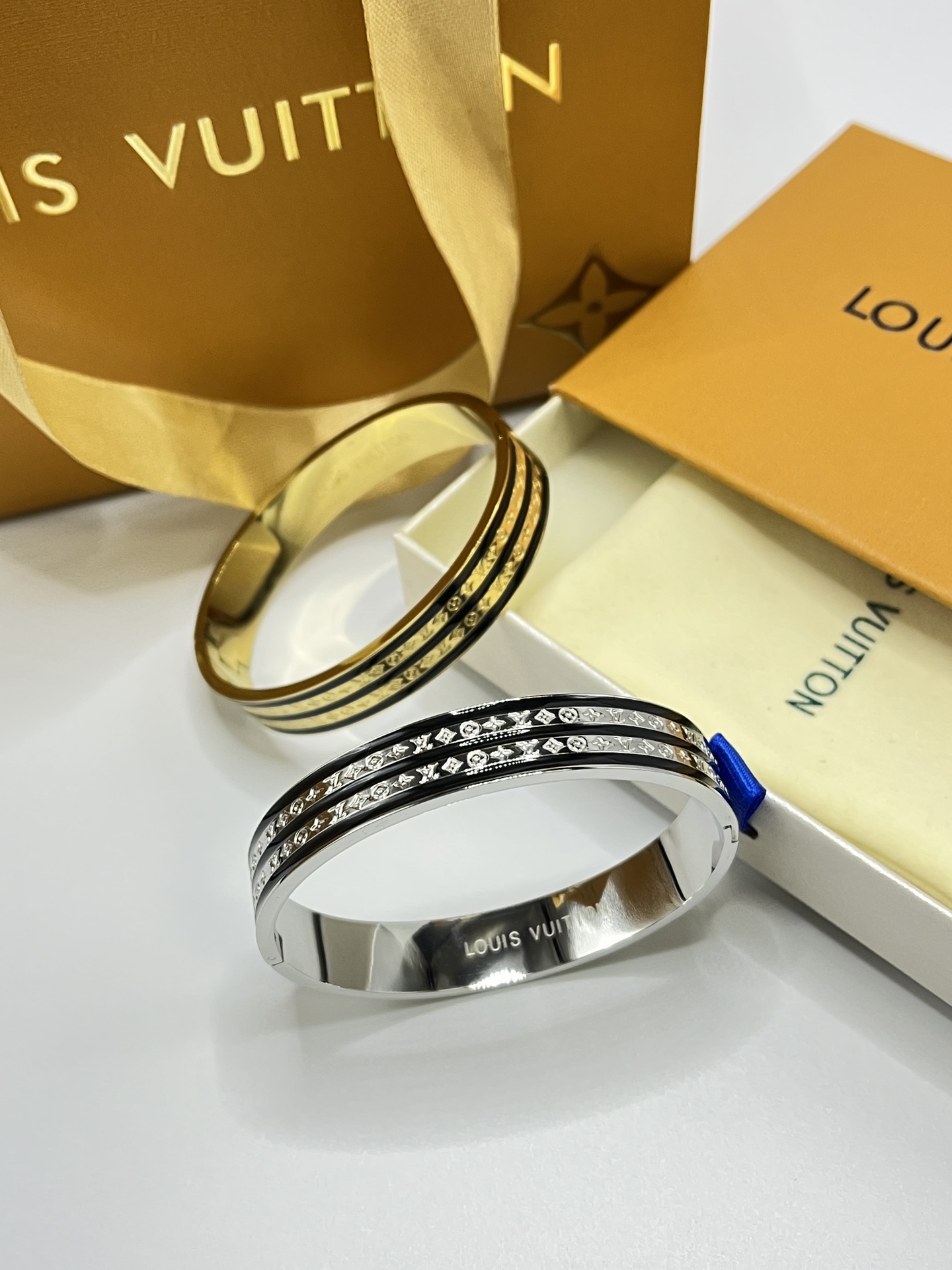 Replica LOUIS VUITTON Bangle