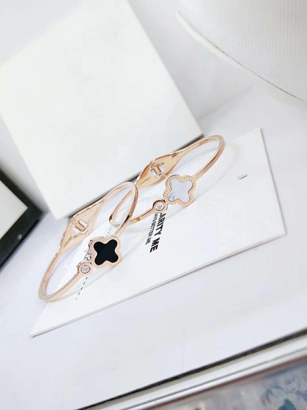 Replica VanCleef Arpels Bangle
