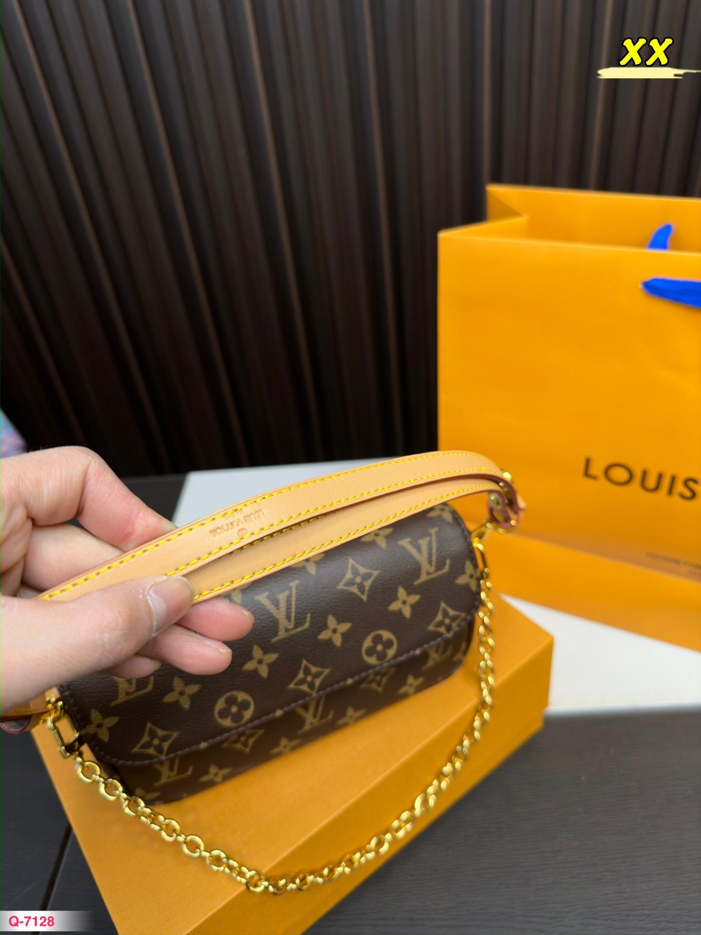 Replica Louis Vuitton Bag 12*22CM