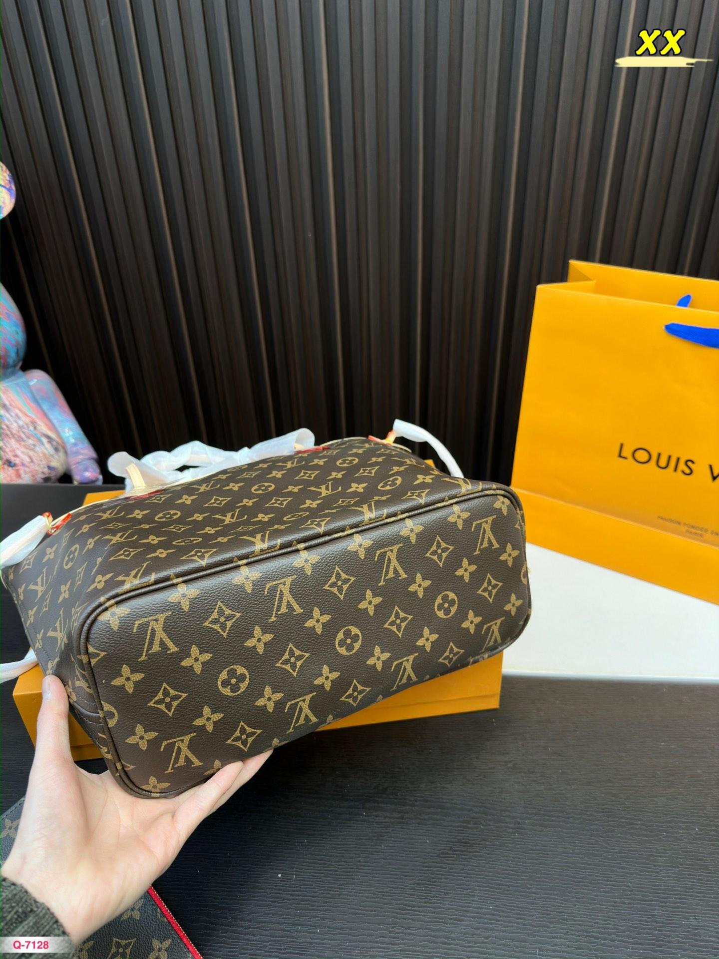Replica Louis Vuitton Bag 32*28CM