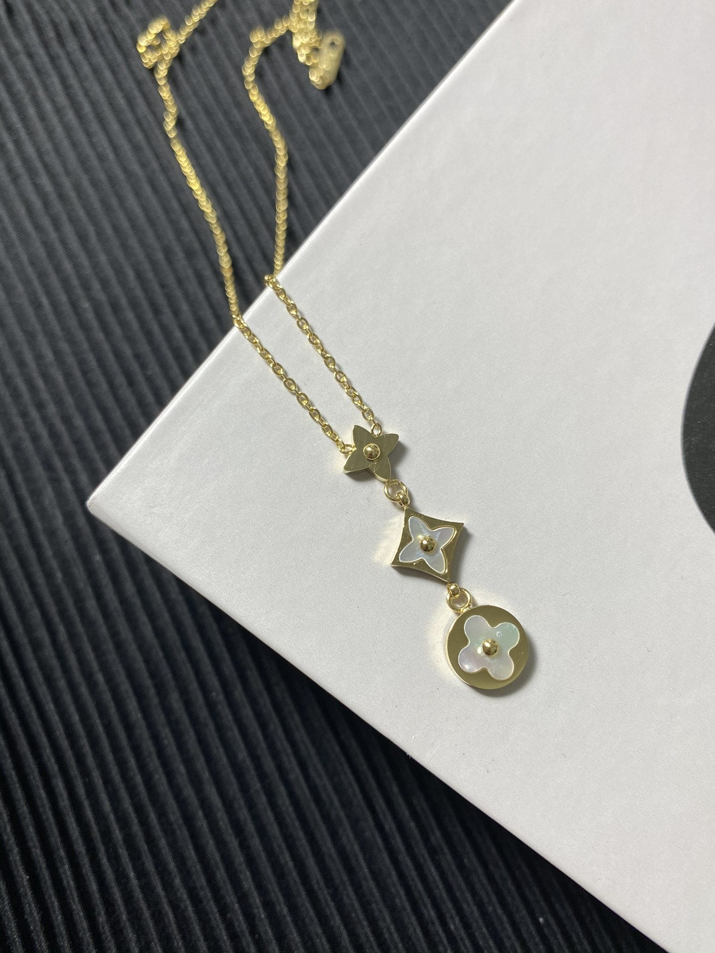 Replica LOUIS VUITTON Necklace