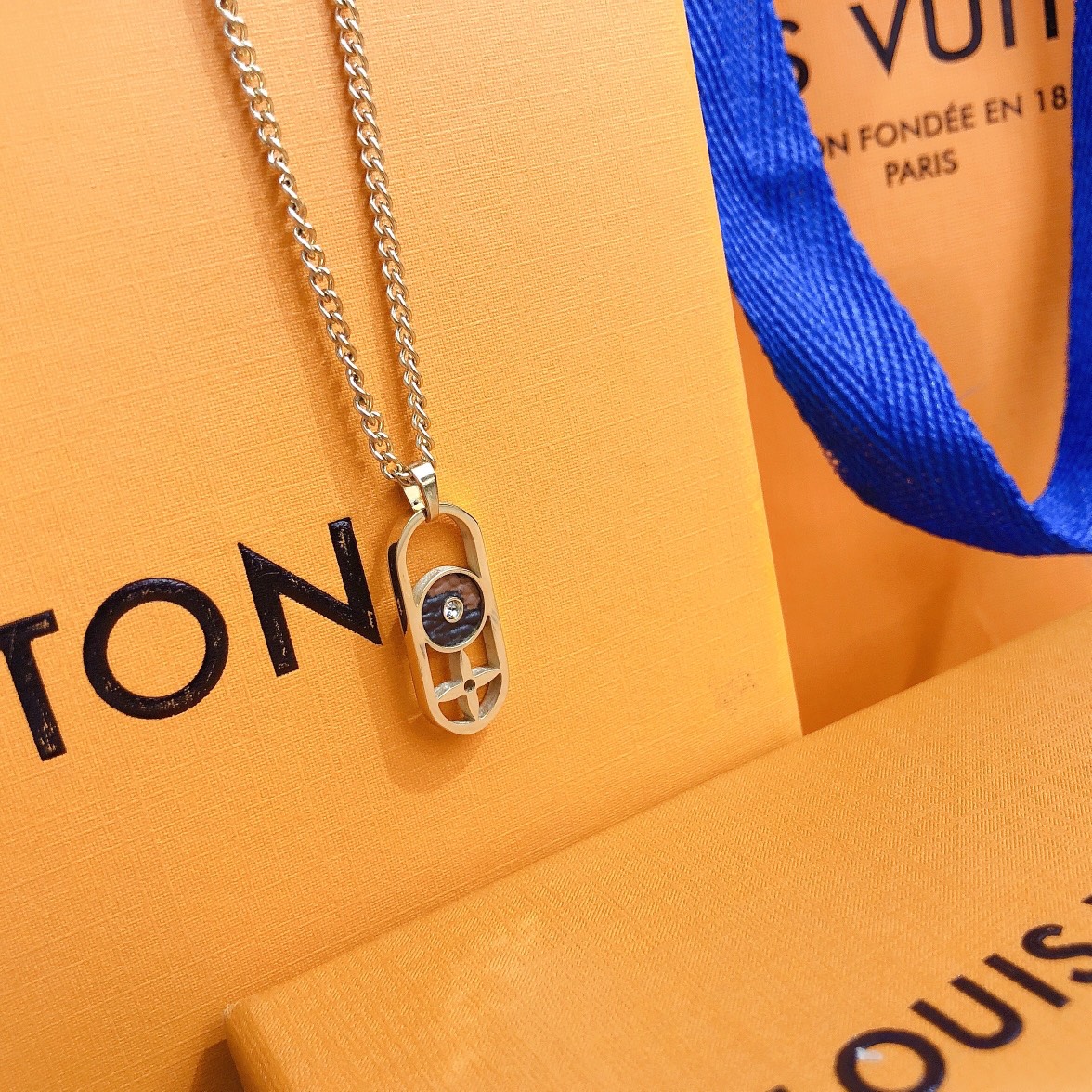 Replica LOUIS VUITTON Necklace