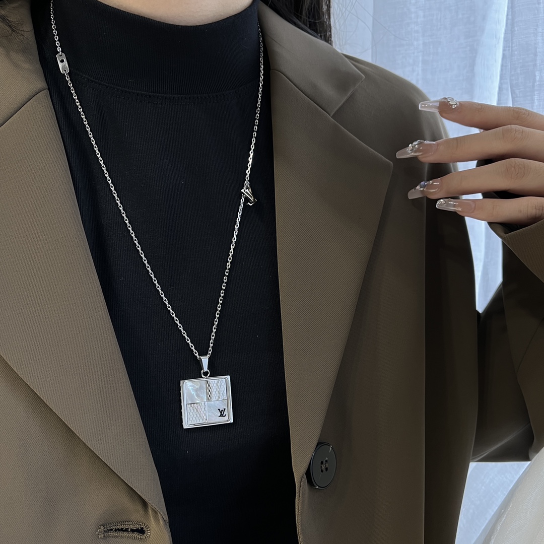 Replica LOUIS VUITTON Necklace