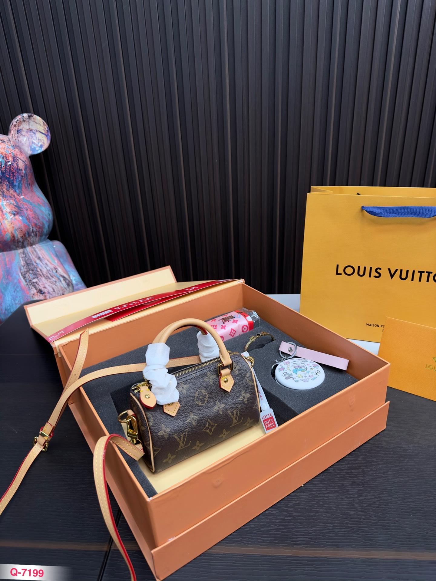 Replica Louis Vuitton Bag set 10*16CM