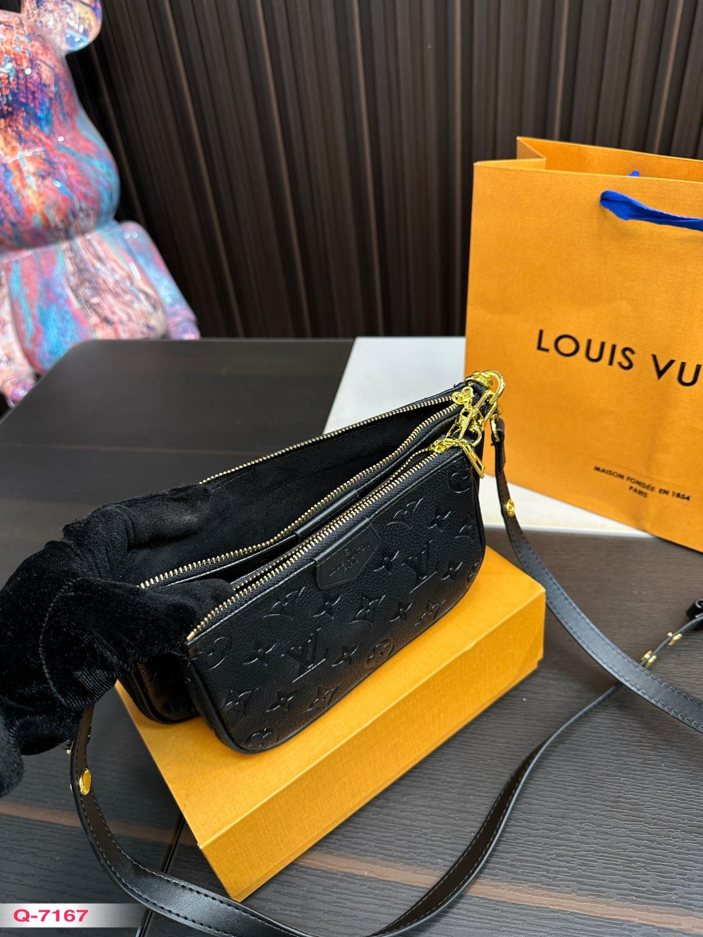 Replica Louis Vuitton Bag 12*23CM