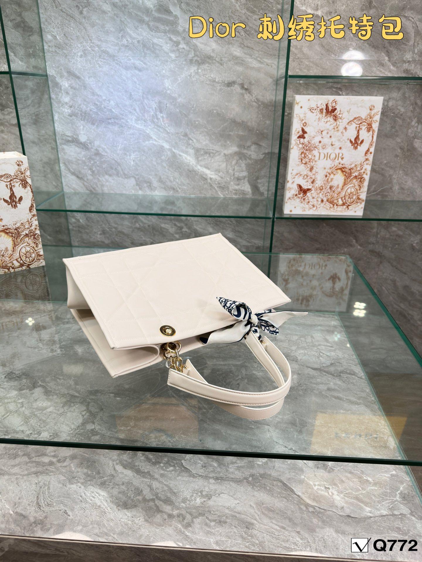 Replica Dior Bag  36*28CM/27*22CM