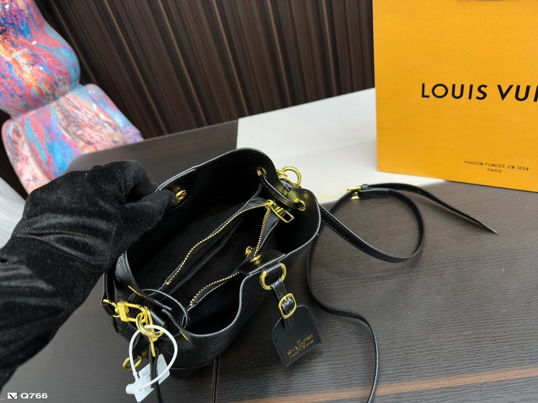 Replica Louis Vuitton Bag 20*18CM
