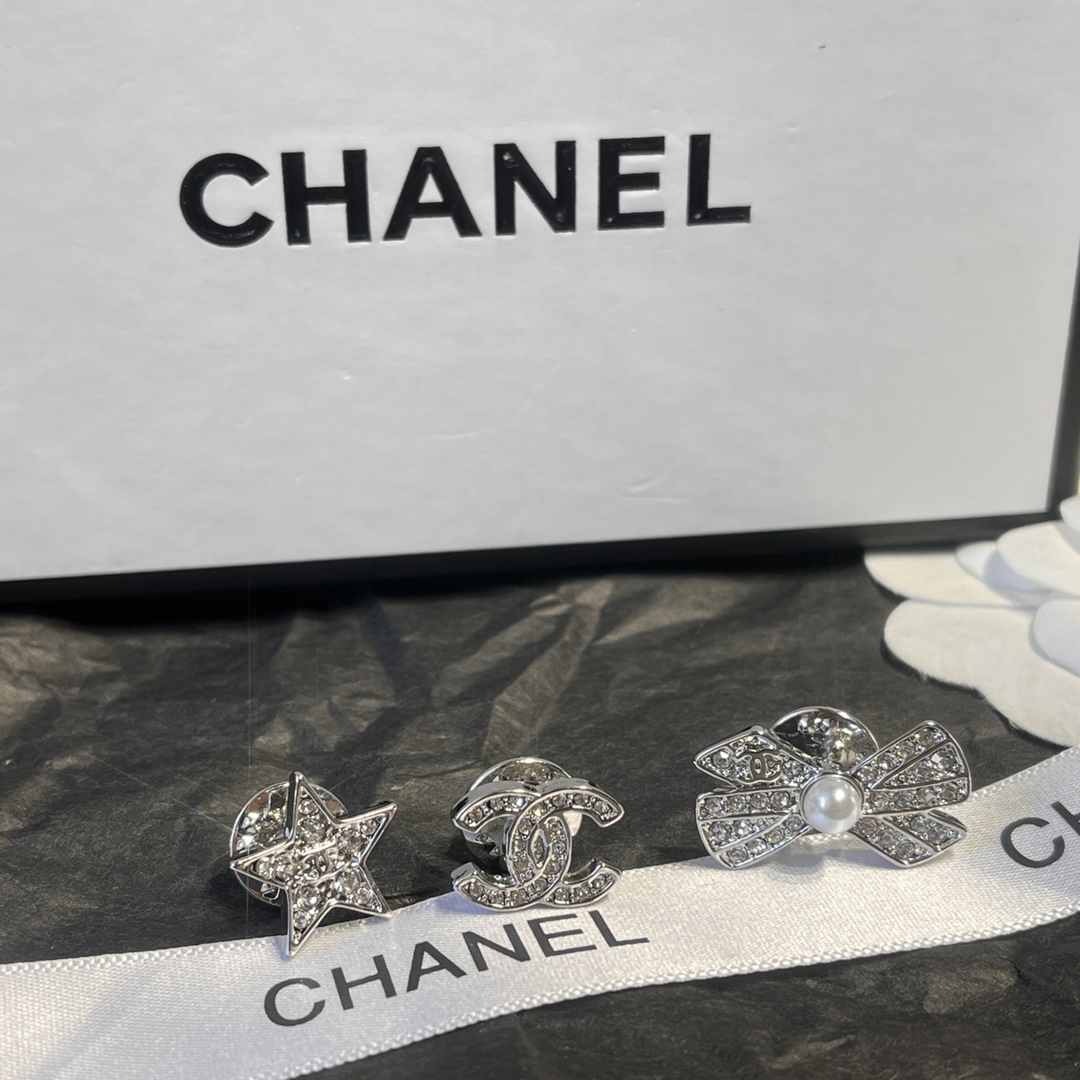 Replica CHANEL Brooch