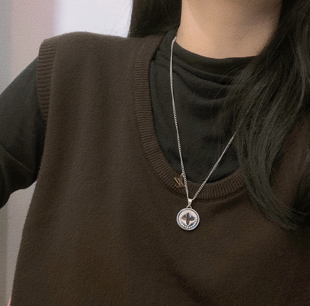Replica LOUIS VUITTON Necklace