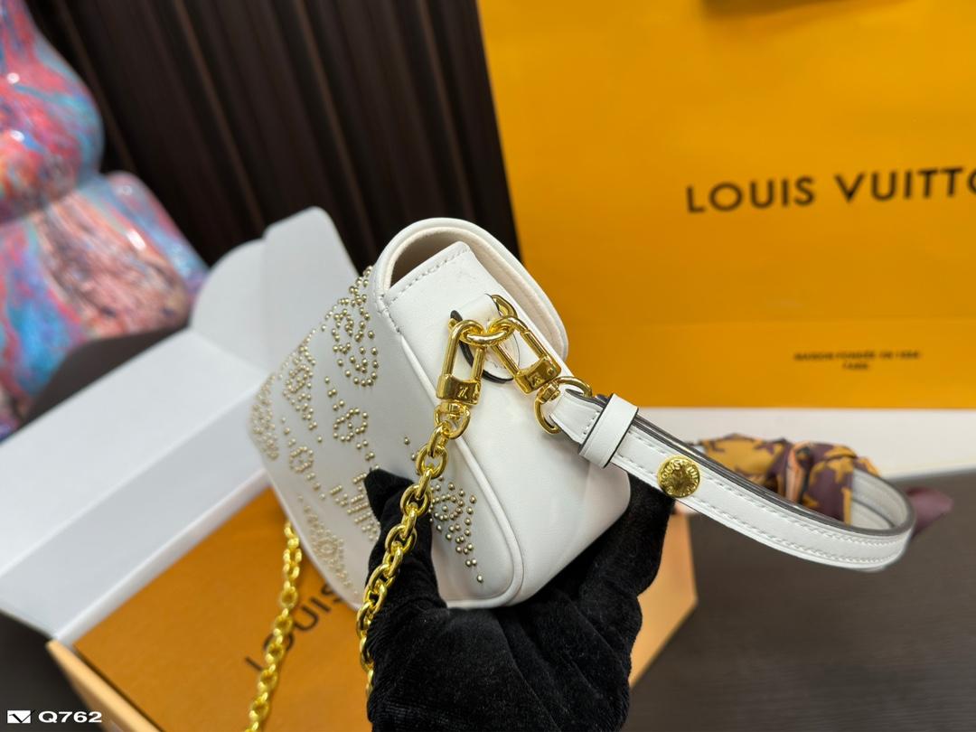 Replica Louis Vuitton Bag 11.5*22CM