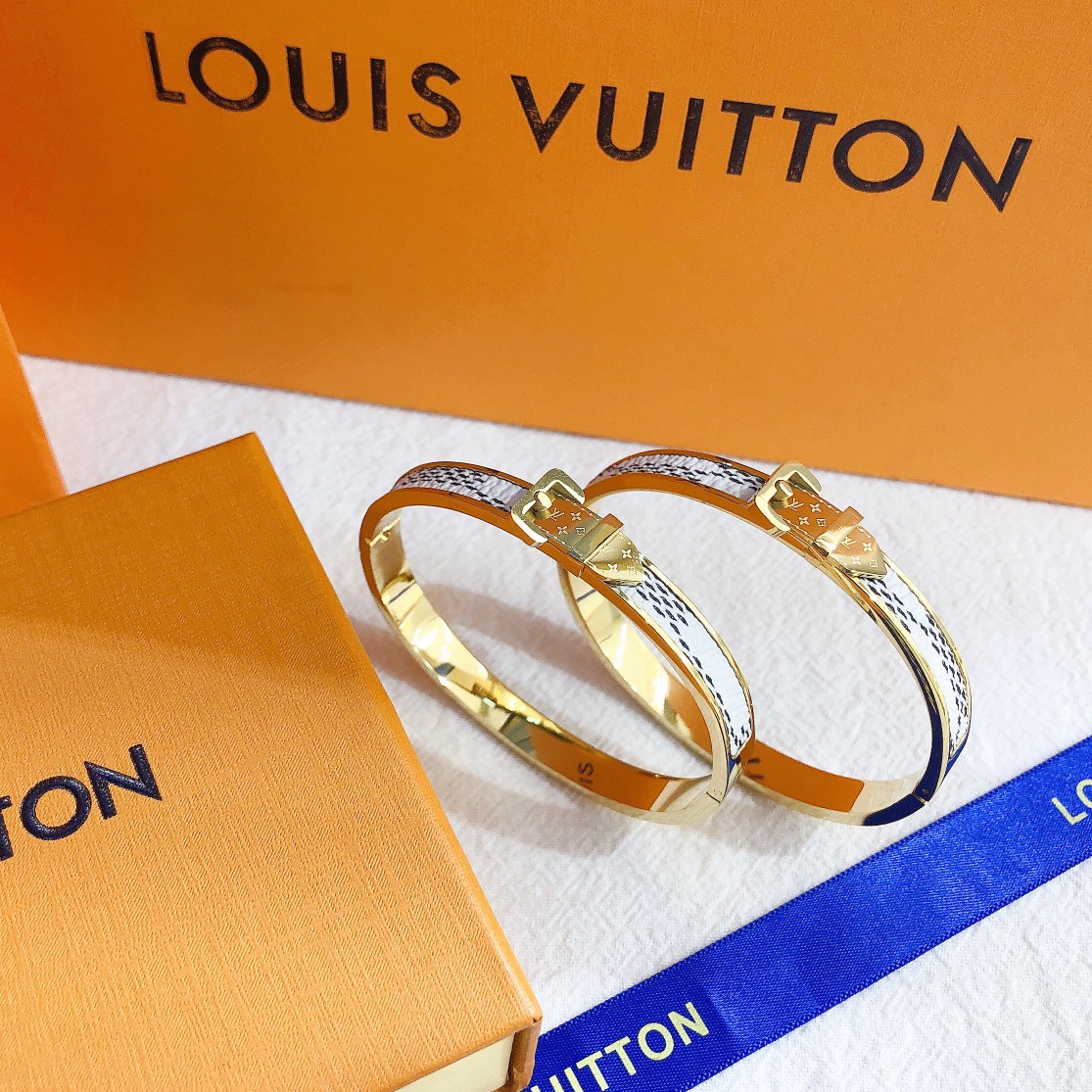 Replica LOUIS VUITTON Bangle