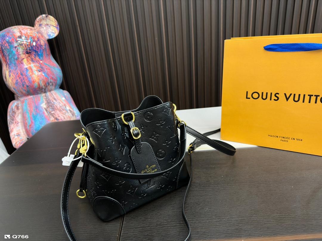 Replica Louis Vuitton Bag 20*18CM