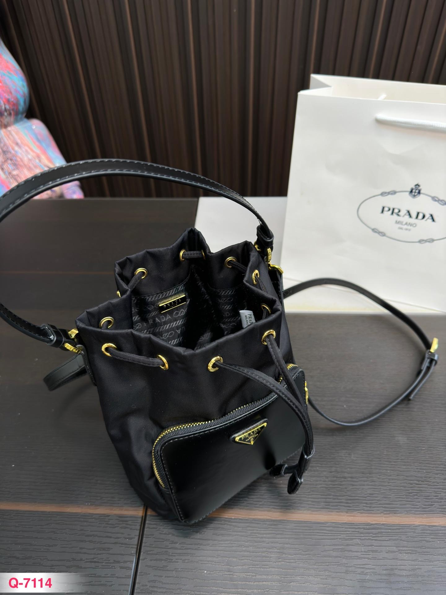 Replica Prada Bag 21*18CM