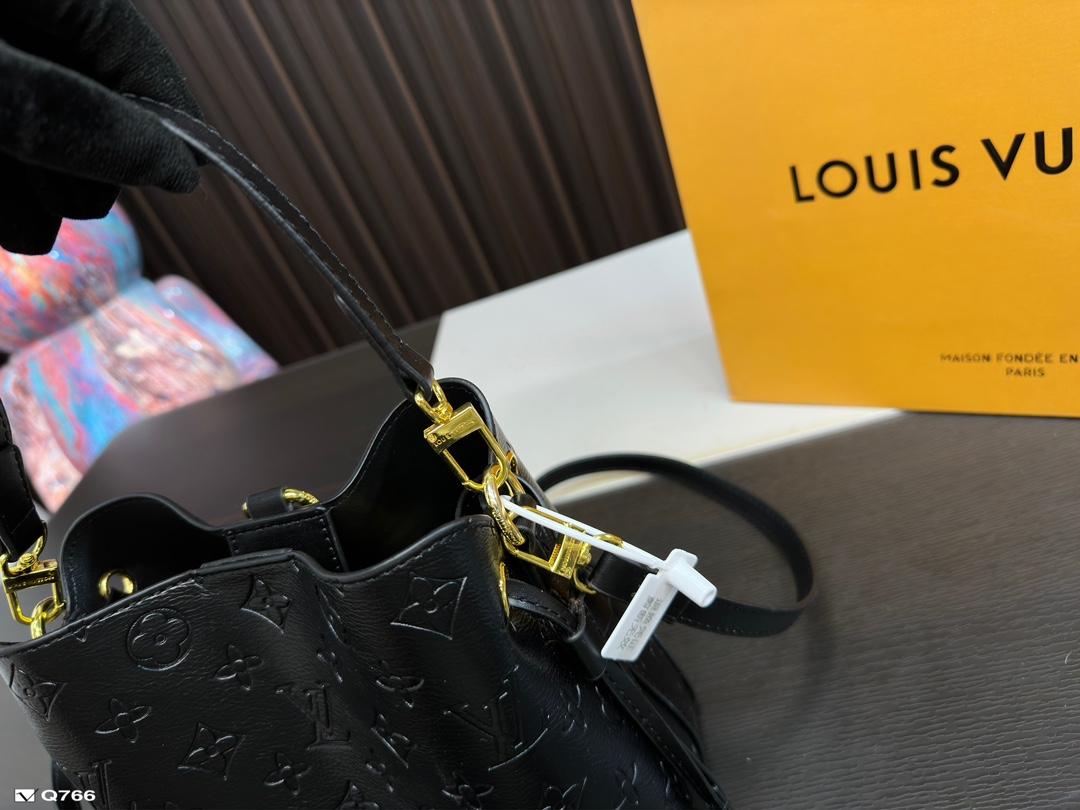 Replica Louis Vuitton Bag 20*18CM