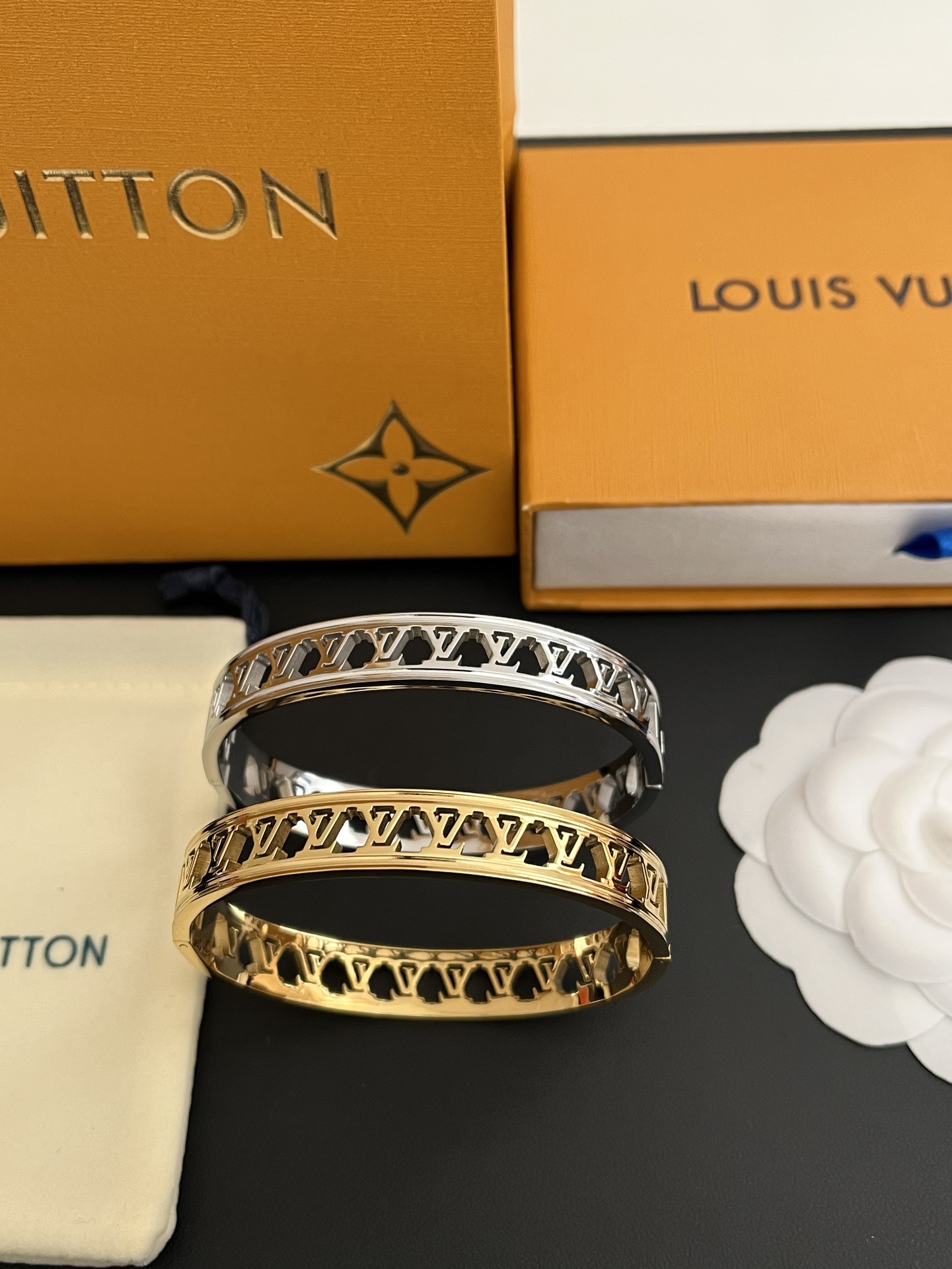 Replica LOUIS VUITTON Bangle