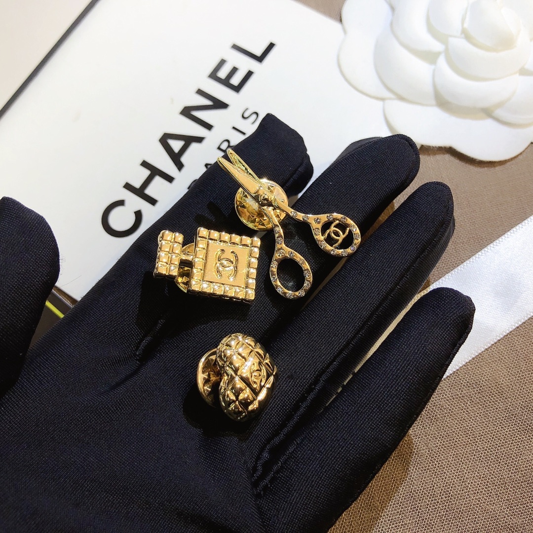 Replica CHANEL Brooch