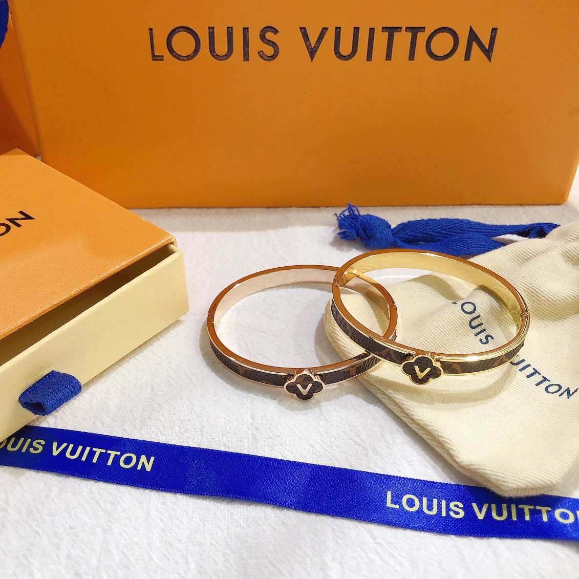 Replica LOUIS VUITTON Bangle