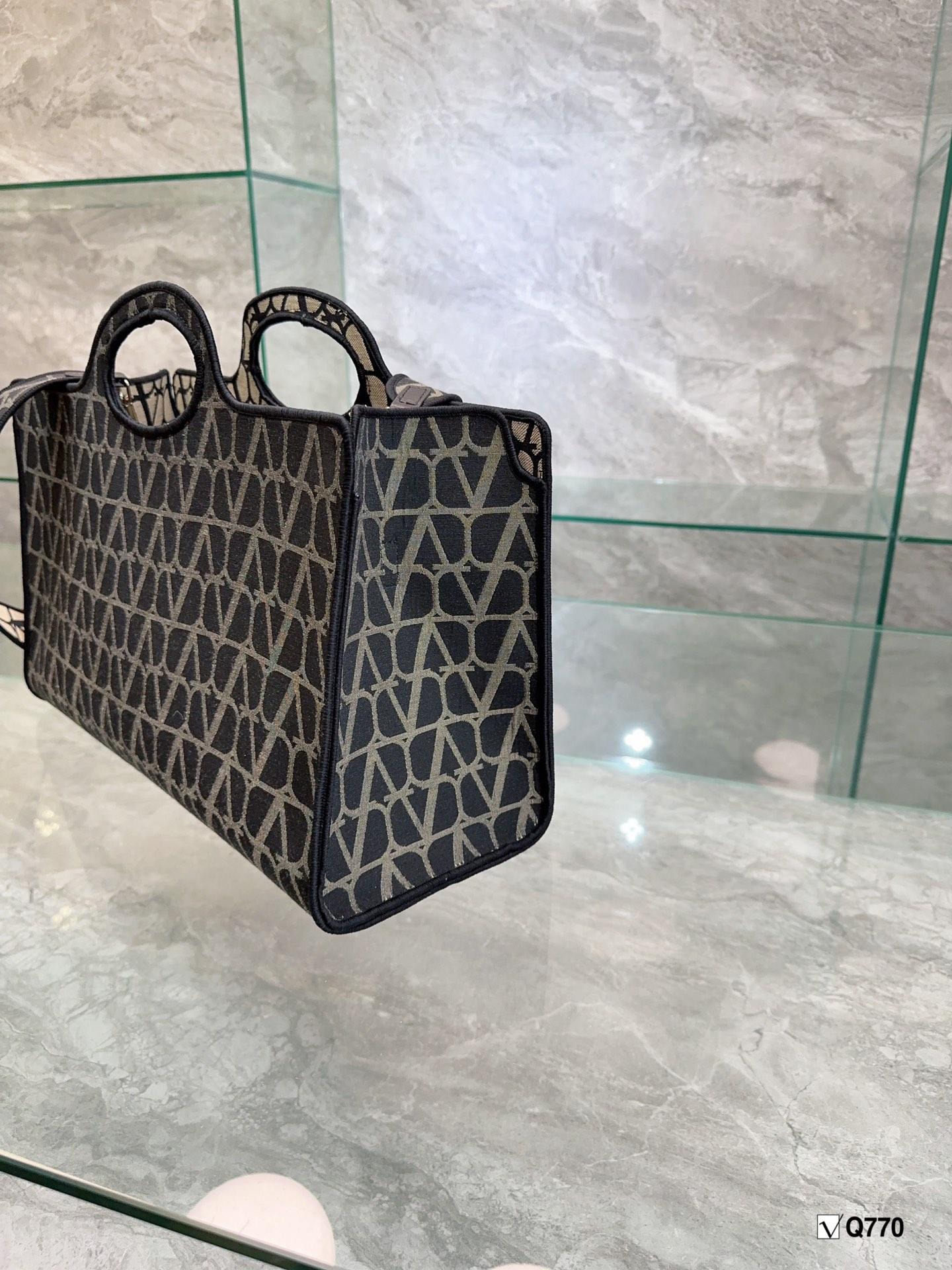 Replica Valentino Bag 41*CM