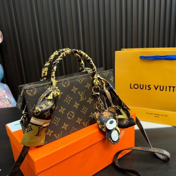 Replica Louis Vuitton Bag 13*24CM
