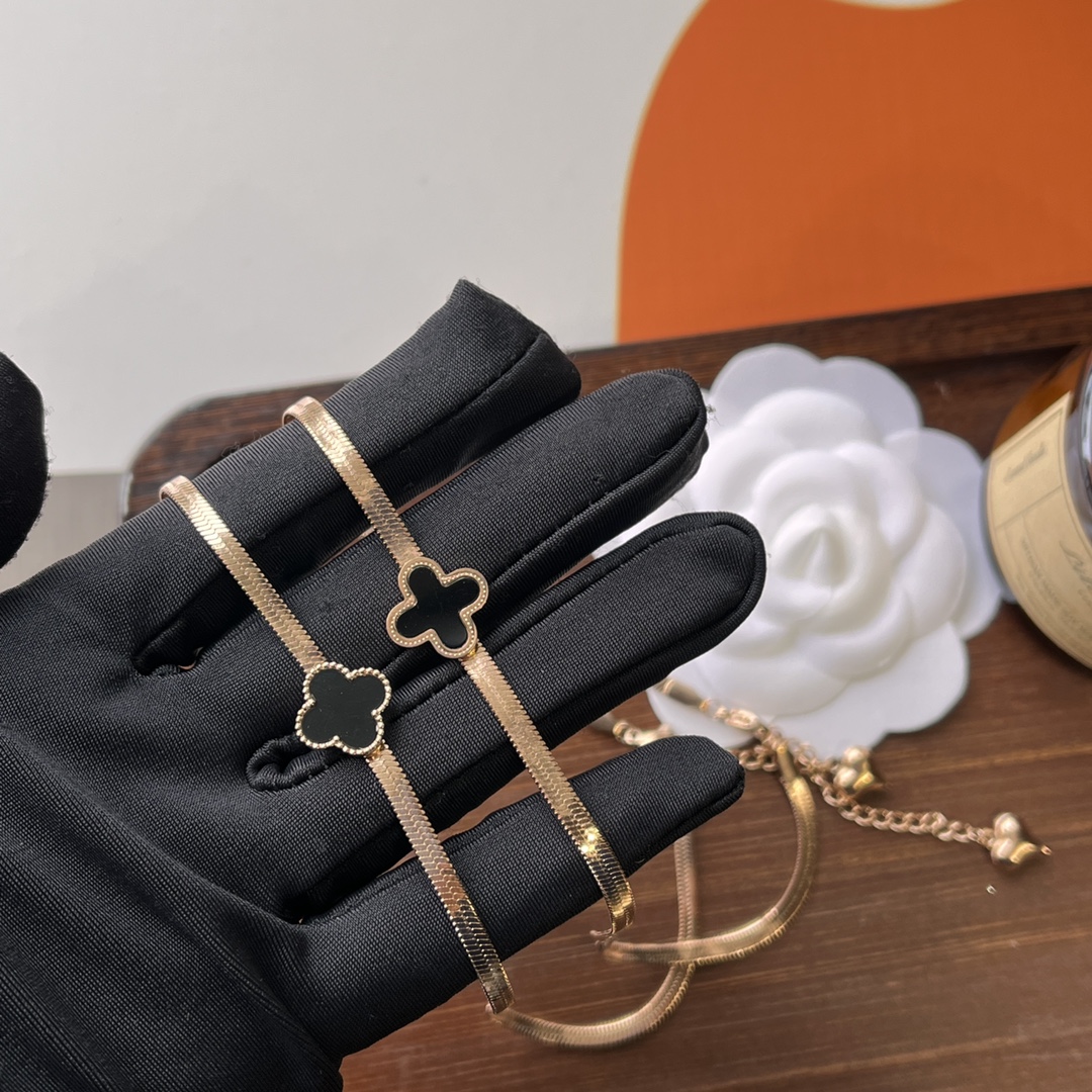 Replica VanCleef Arpels Necklace