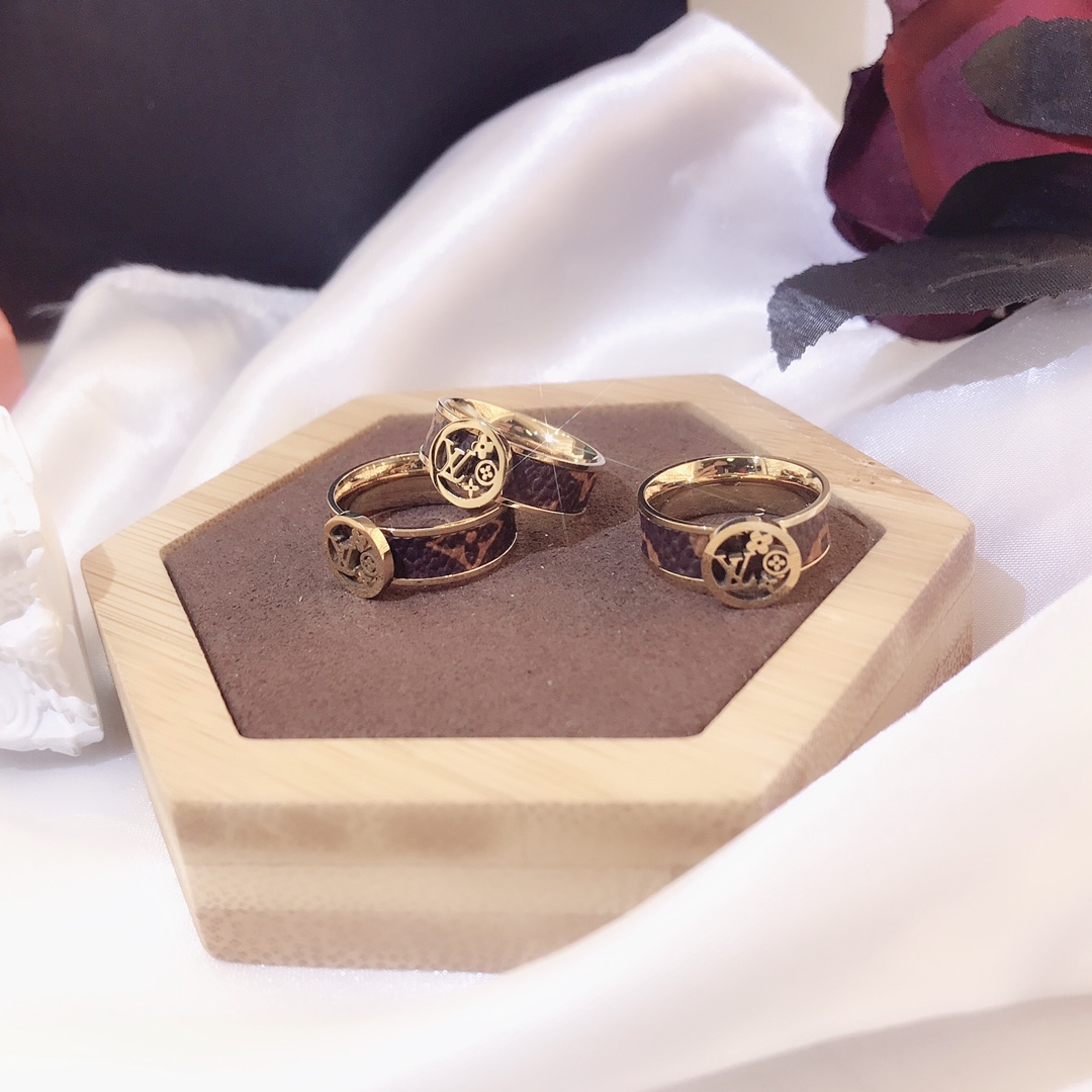 Replica LOUIS VUITTON Ring