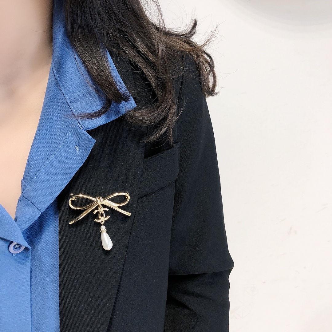 Replica CHANEL Brooch