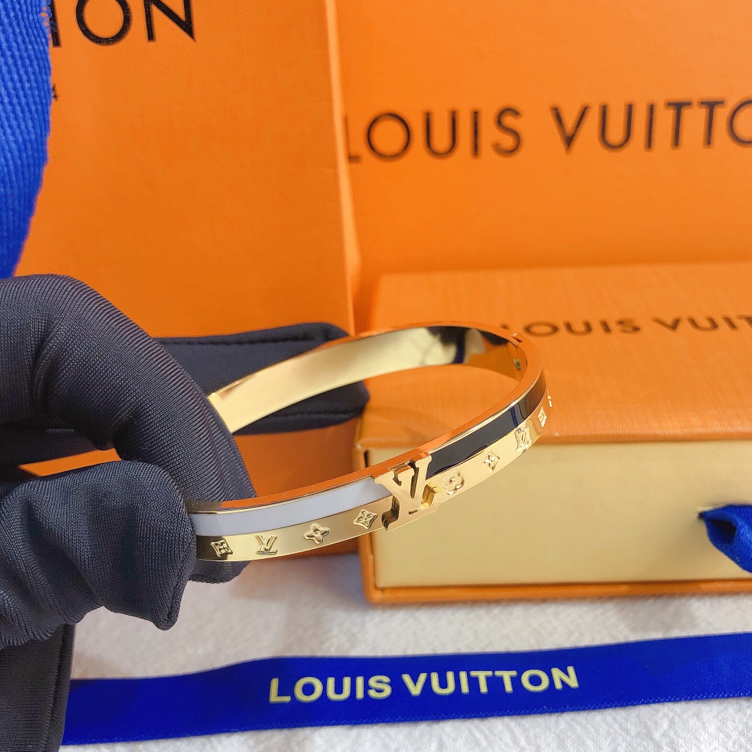 Replica LOUIS VUITTON Bangle