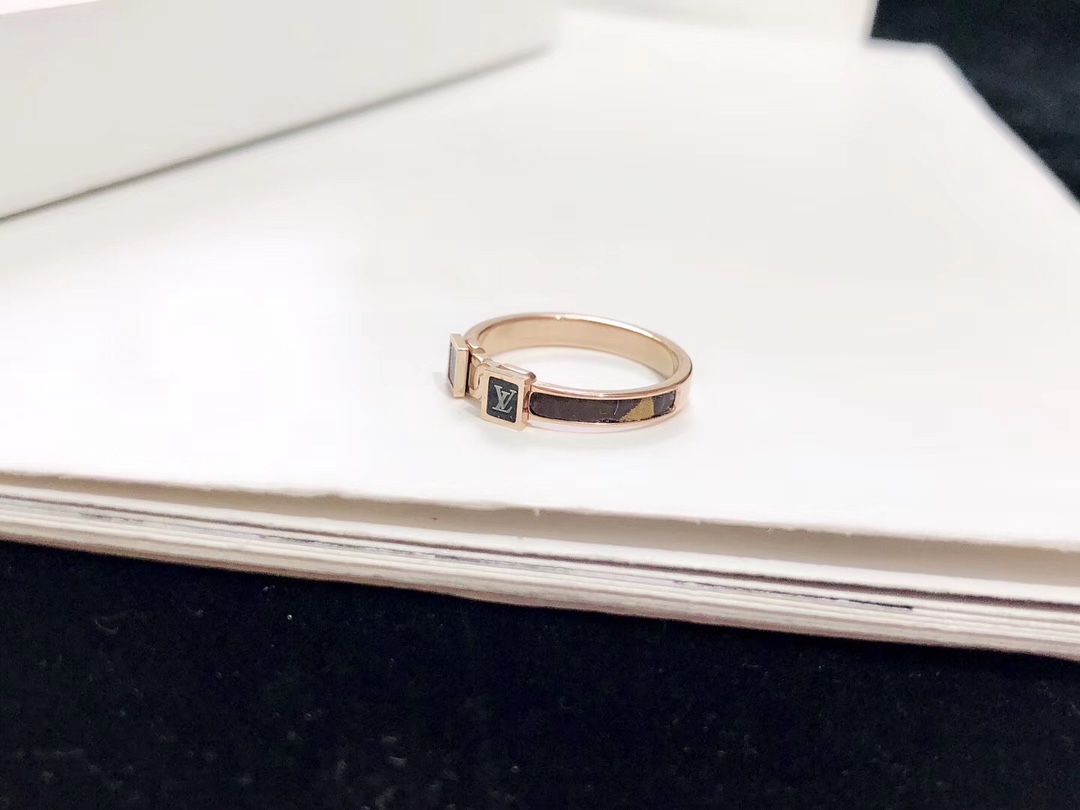 Replica LOUIS VUITTON Ring