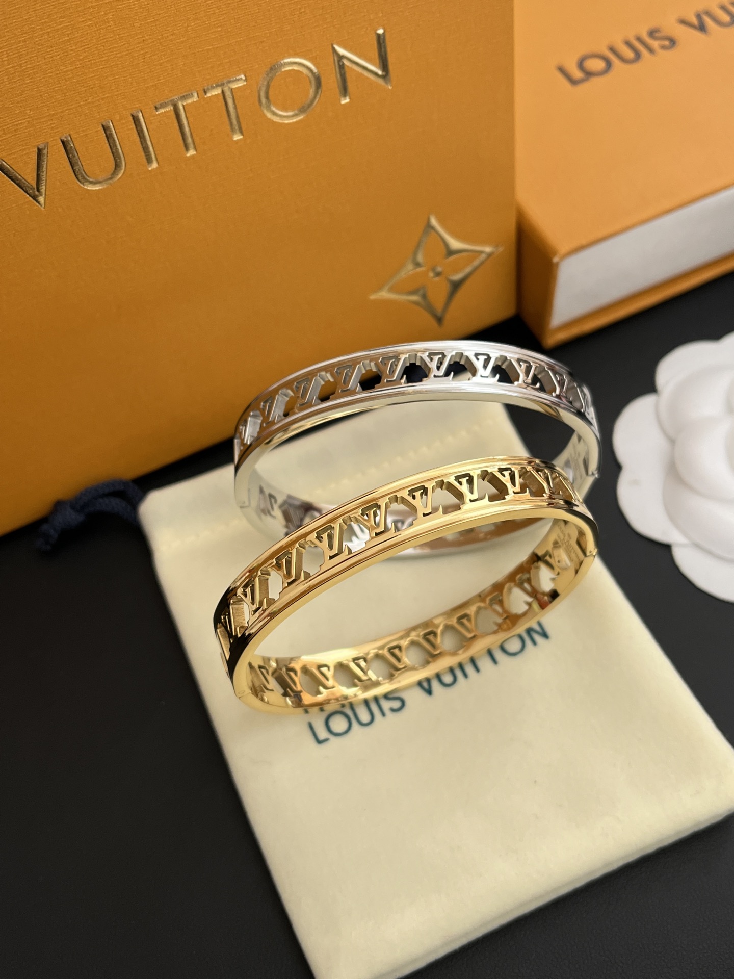 Replica LOUIS VUITTON Bangle