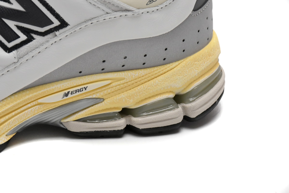 Replica New Balance Shoe New Running Shoes ML2002RT Thisisneverthat x New Balance 2002R White