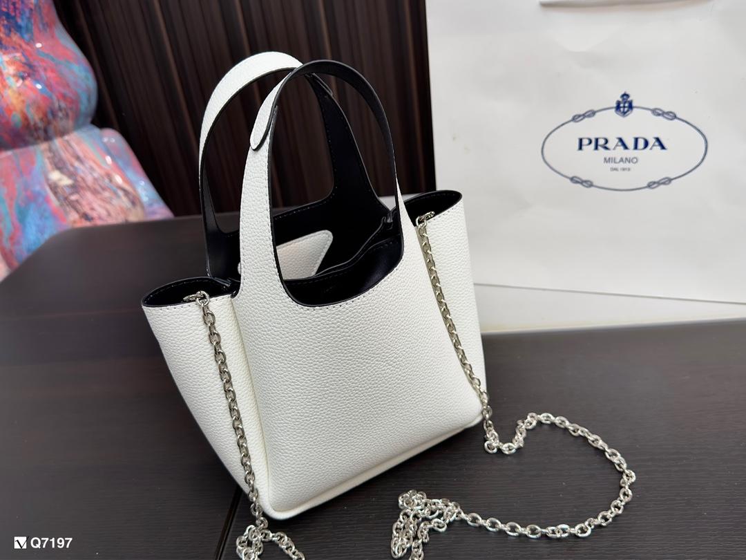 Replica Prada Bag 17*15CM