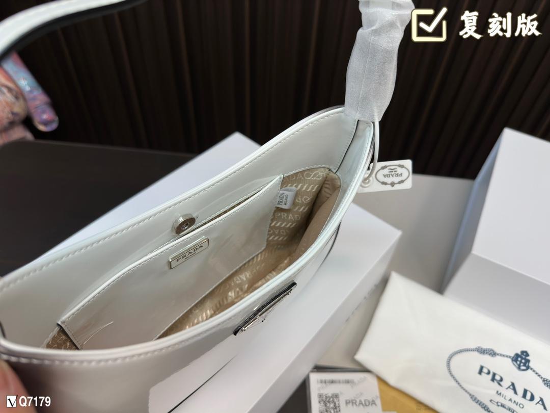 Replica Prada Bag 17*27CM