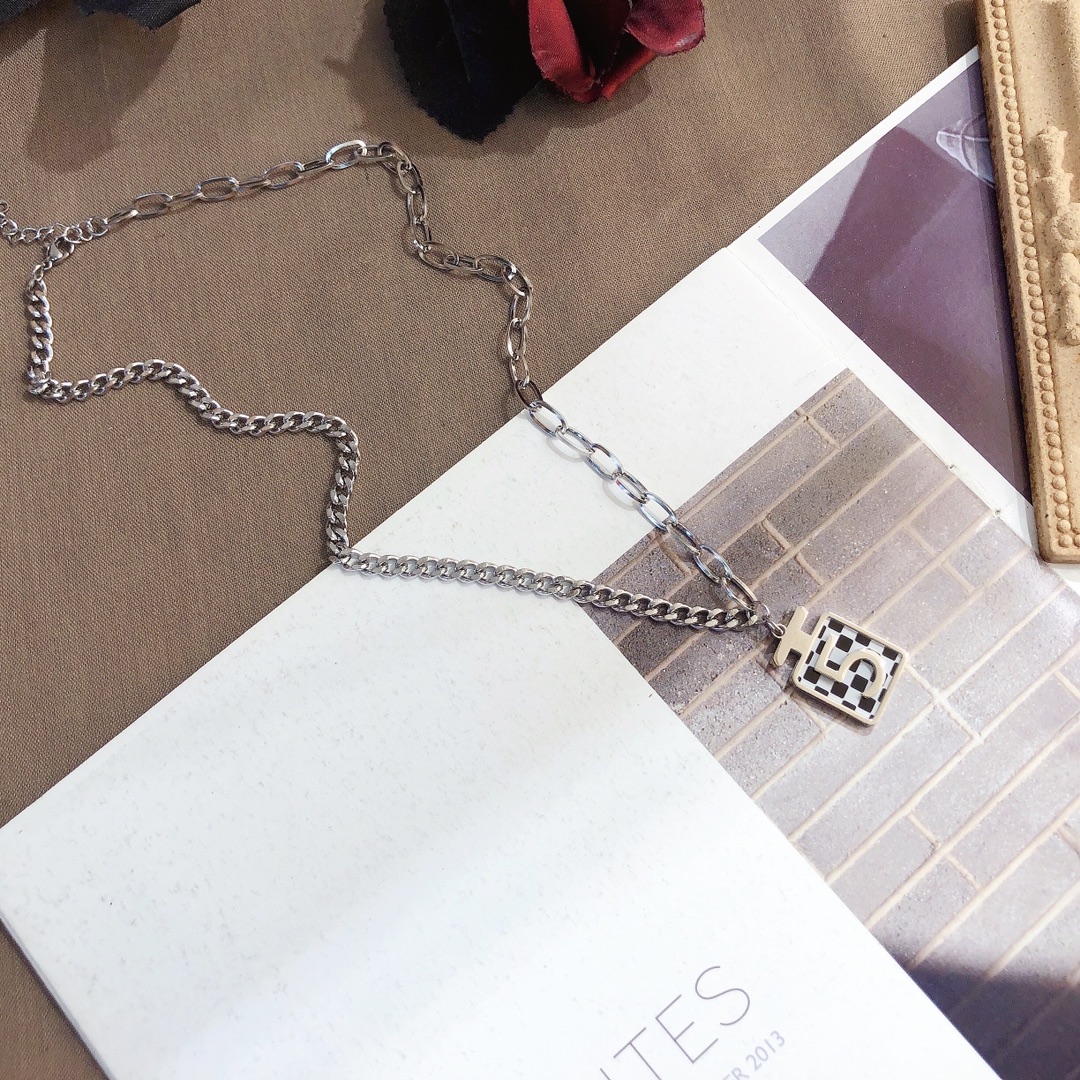 Replica CHANEL Necklace