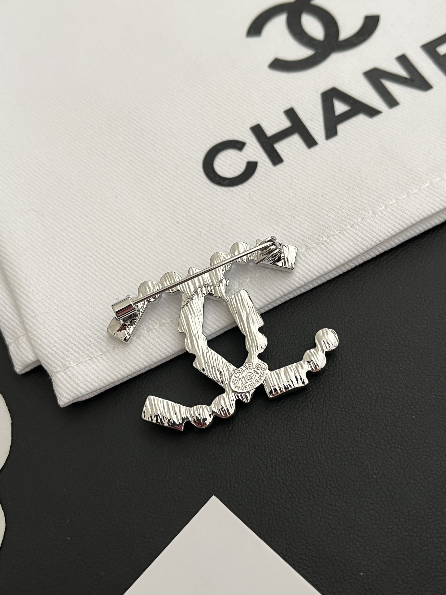 Replica CHANEL Brooch