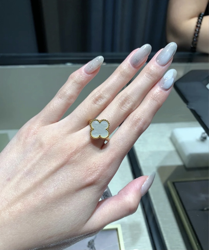 Replica VanCleef Arpels Ring