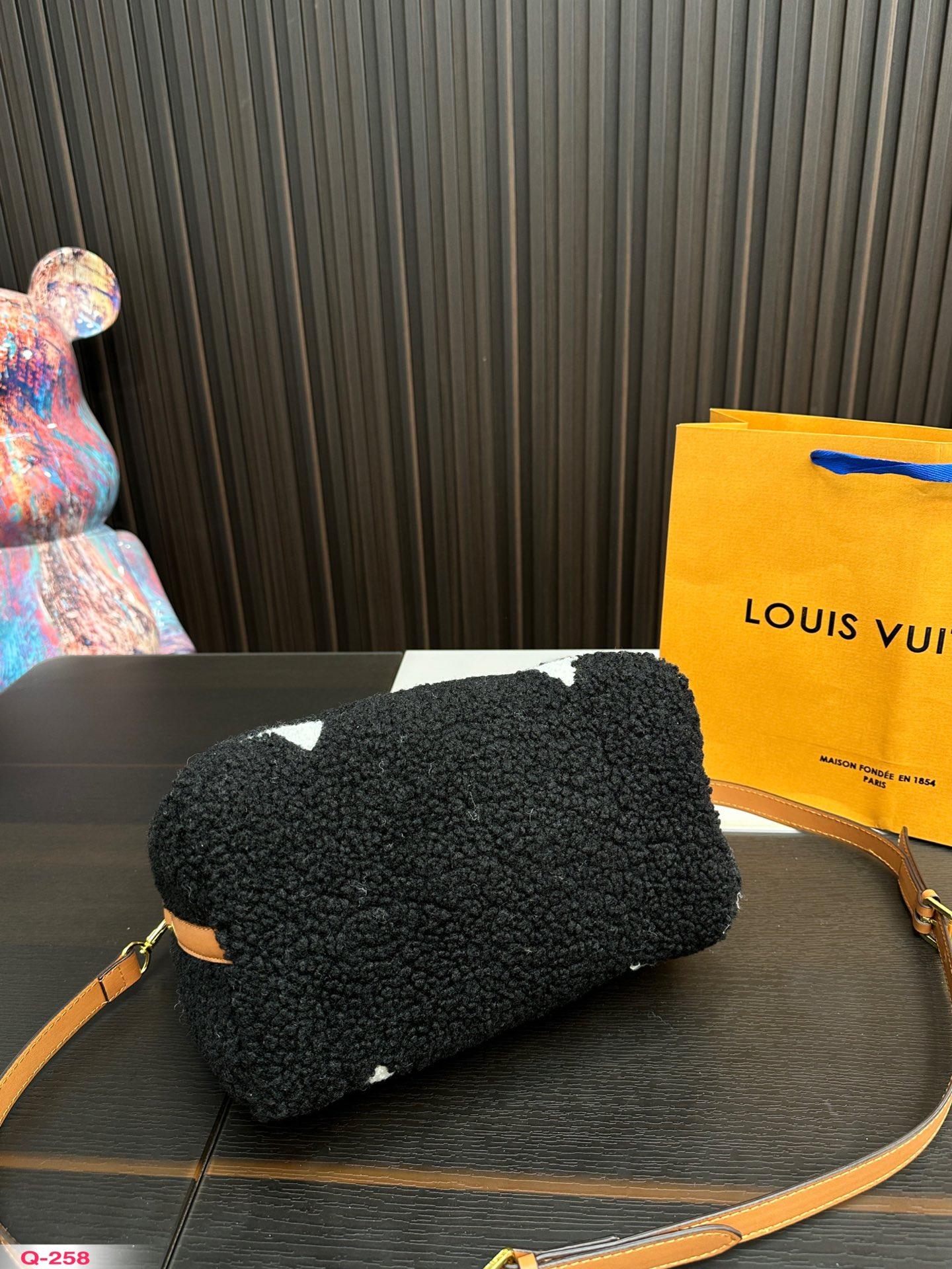 Replica Louis Vuitton Bag 26*18CM