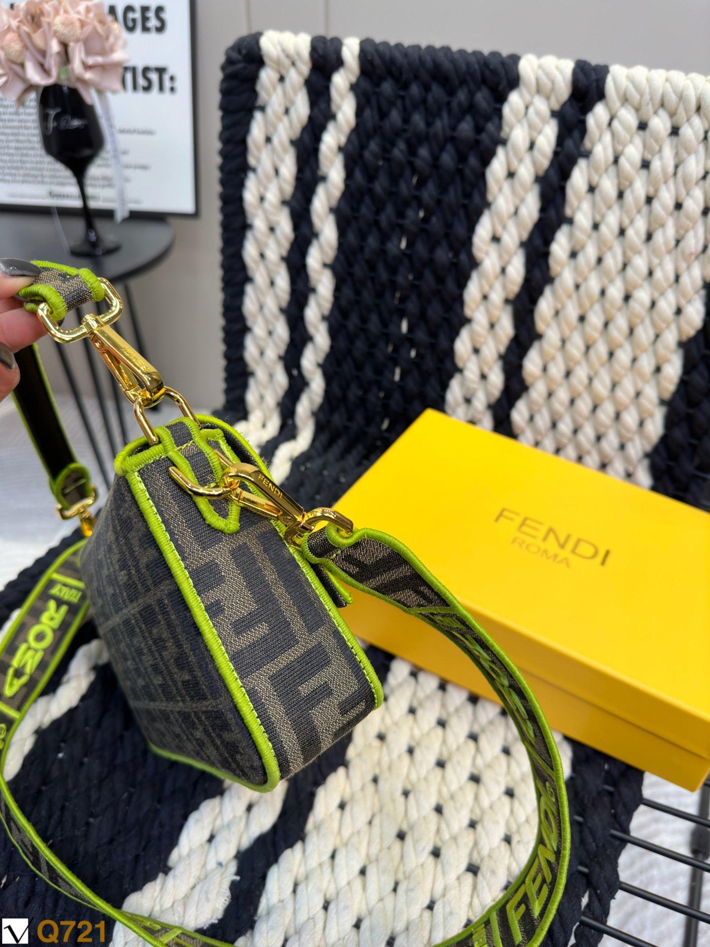 Replica Fendi Bag 14*25CM