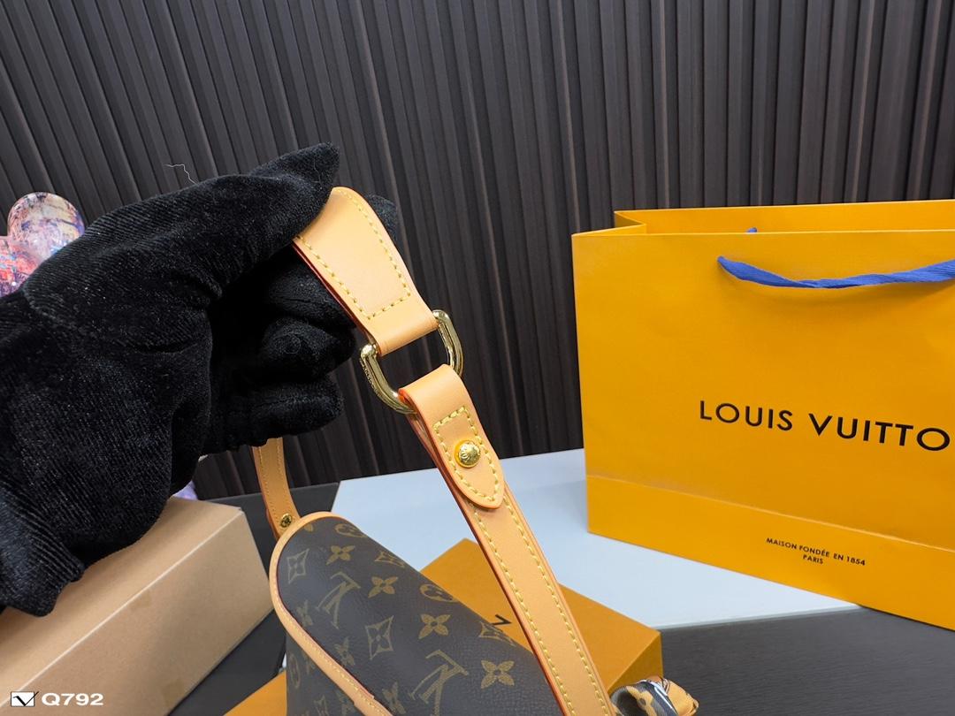 Replica Louis Vuitton Bag 13*22CM