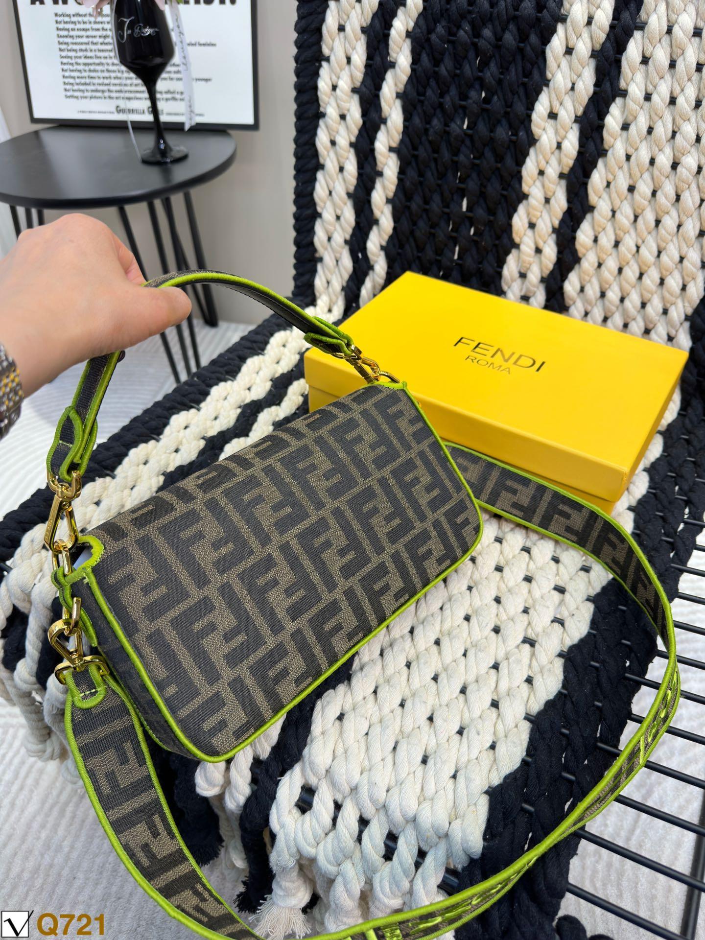 Replica Fendi Bag 14*25CM